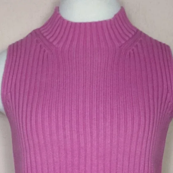 Women's Mock-Neck Cable-Knit Sleeveless Sweater - Picture 5 of 13
